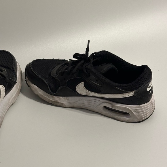 Woman’s Nike Air Max Nuaxis Size 5.5 Black - Picture 5 of 6